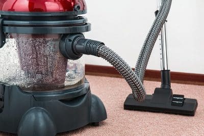 ¿Cómo aspirar correctamente alfombras y tapizados?