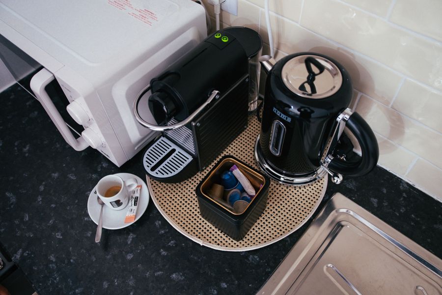 cafetera capsulas cocina moderna 2 Cafetera de cápsulas en cocina moderna