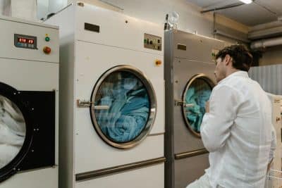 Consumo de luz y agua en lavadora secadora: eficiencia y ahorro